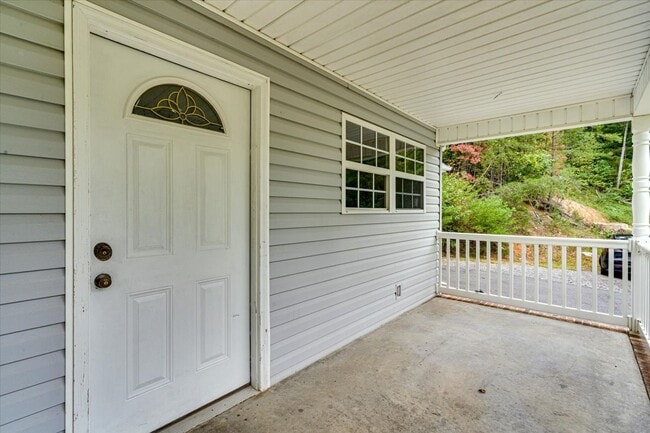 Photo - Charming 3-Bed / 2-Bath Home - Reduced Rat...