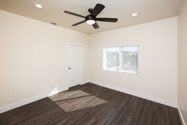 Photo - 533-533 Grande Ave Unit 533 Grande Ave