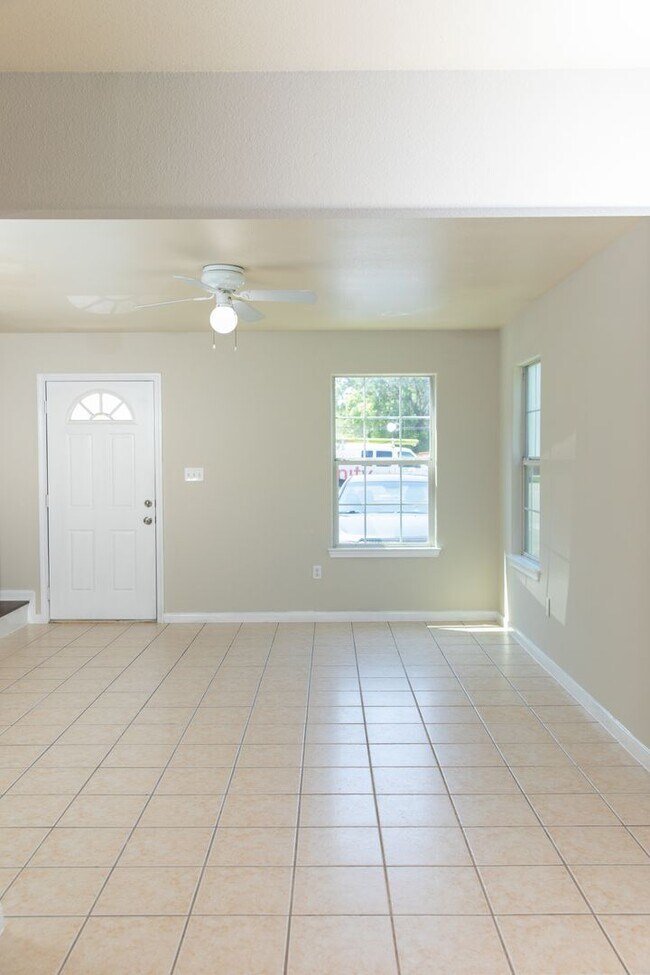 Photo - Duplex For Lease Unit Cravens Place F2
