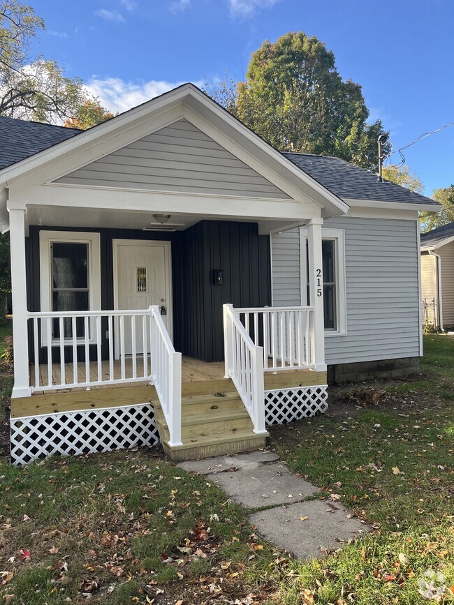 Building Photo - 215 W Maple St Rental