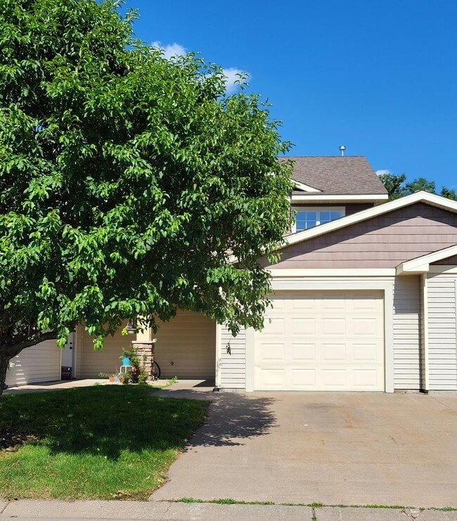 3 Bedroom Townhouse - Middle Unit - 3 Bedroom Townhouse - Middle Unit