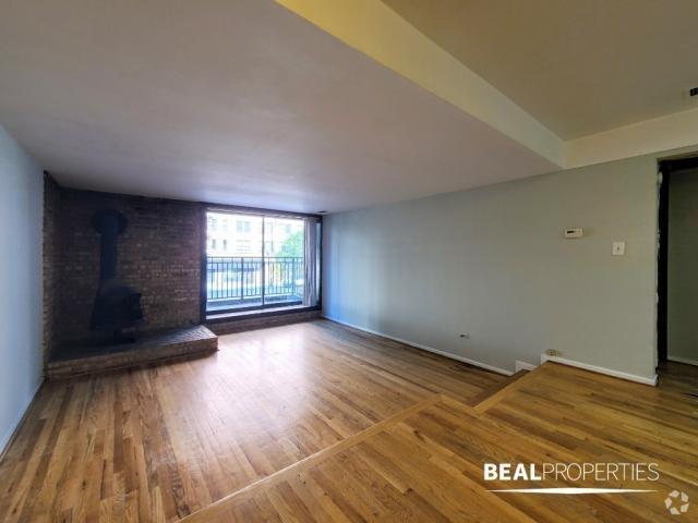 Building Photo - 2 bedroom in CHICAGO IL 60610 Unit D2 Rental