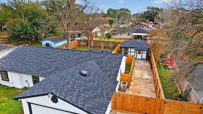 Photo - 1307 Saddle Rock Dr