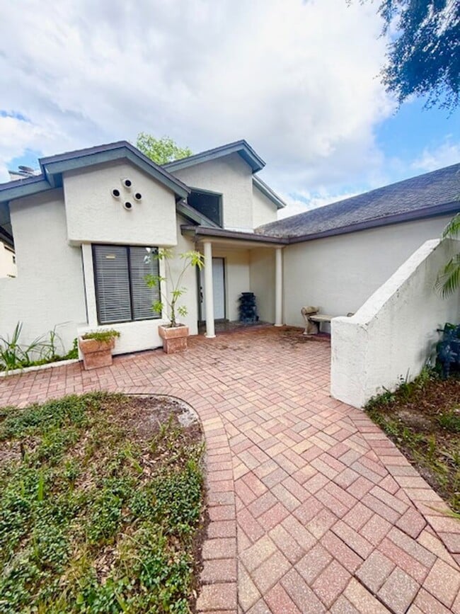 Photo - 621 Landings Pl