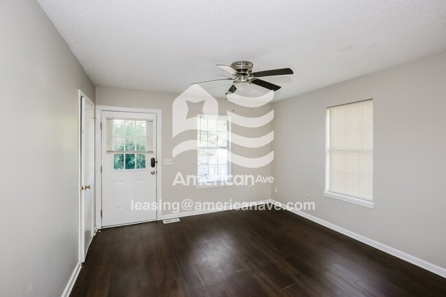 Photo - 505 Harrel St