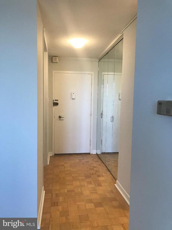 Building Photo - 224 W Rittenhouse Square Unit 709