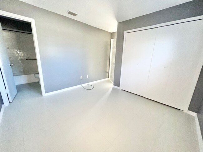Photo - Orlando - 2 Bedroom, 2 Bathroom - $1,945.00