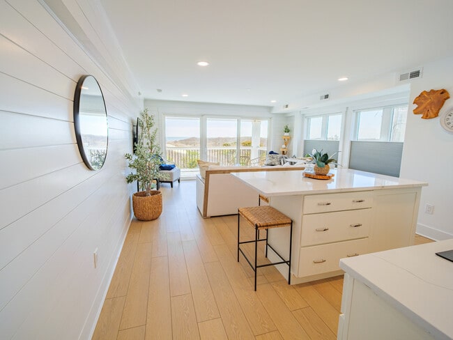 Photo - 321 6th St S