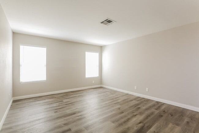 Photo - 1433 Bellglen Dr