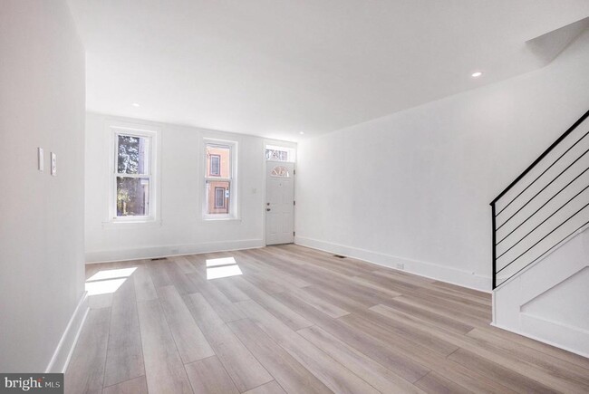 Photo - 129 E Phil Ellena St