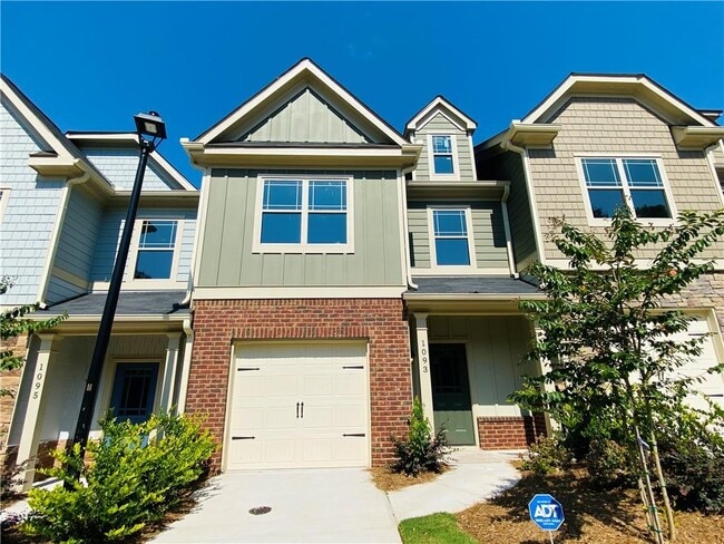Building Photo - 1093 N Village Dr