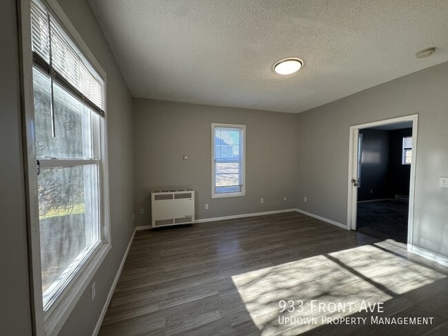 Photo - 933 Front Ave