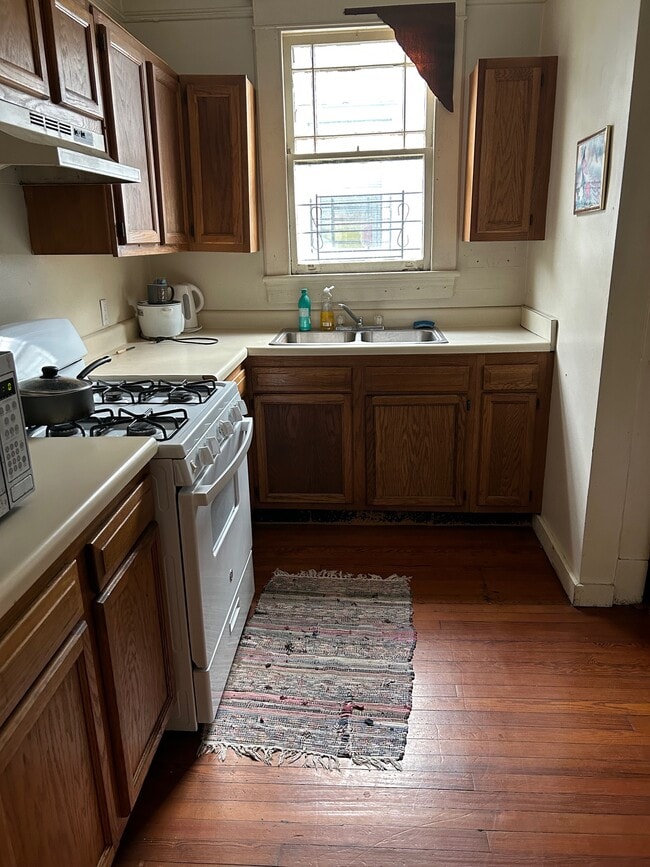 Kitchen - 2019 Lowerline St Unit 2019