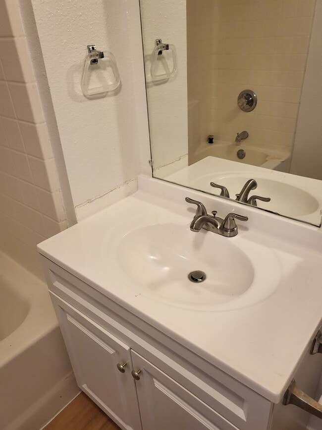 Photo - 221 Kerby St