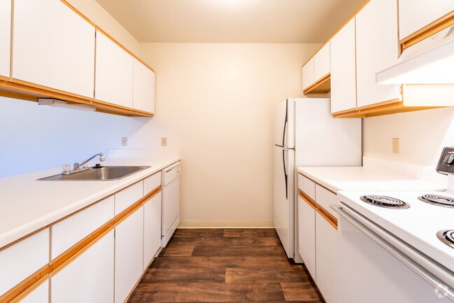 2 BR, 1 BA - 960 SF