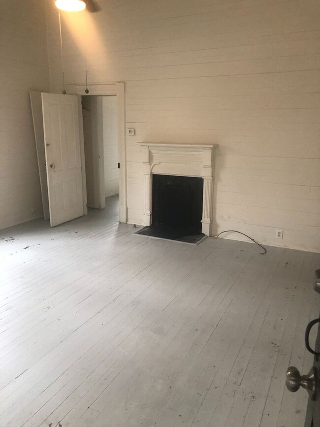 Photo - Charming Historic 1-Bedroom Cottage in the...