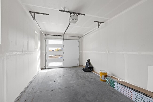 Photo - 865 9th St W Unidad B