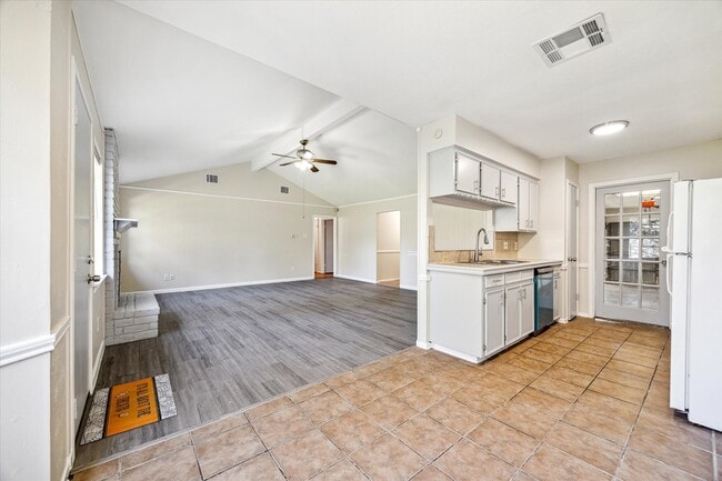 Photo - 13746 Drakewood Dr