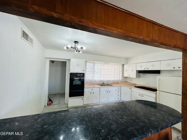 Photo - 521 Balboa Rd