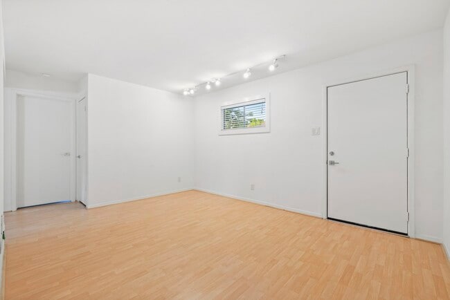 Photo - 217 E 12th St