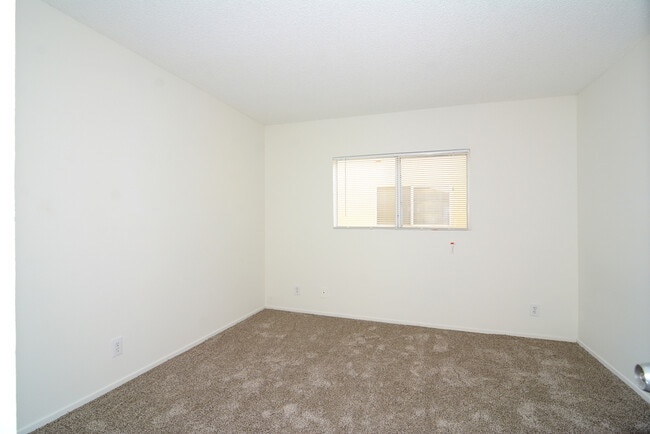 Las Flores Apartments