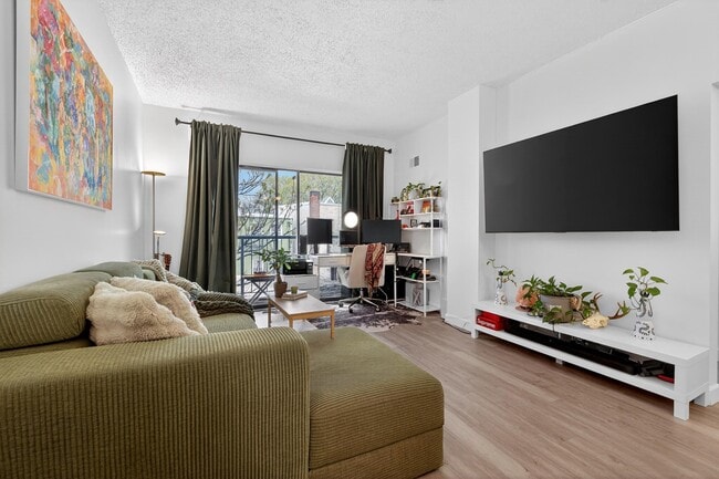 Photo - 318 38th St Unit 301