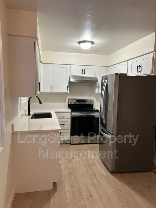 Building Photo - 11380 SW Greenburg Rd Unit 2