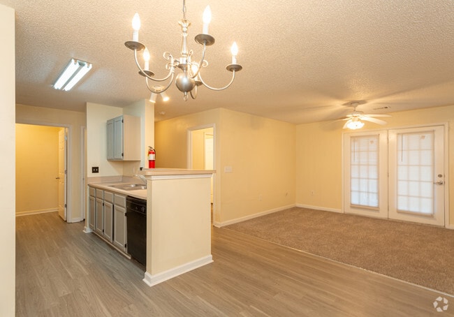 2BR, 2BA -1100 SF