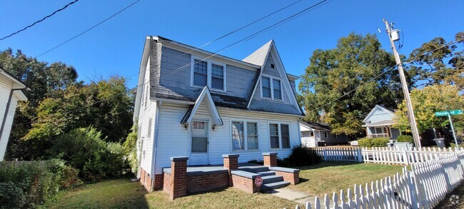 Building Photo - 900 Gregory St Rental