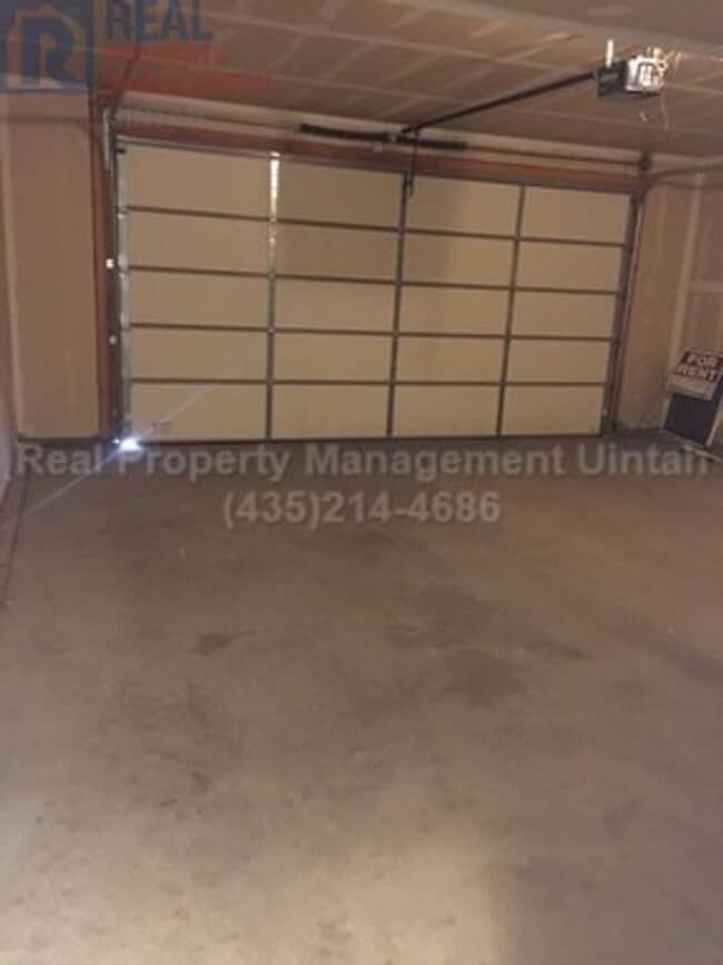 Photo - 3 Bed 2.5 Bath Townhome in Split Mountain.