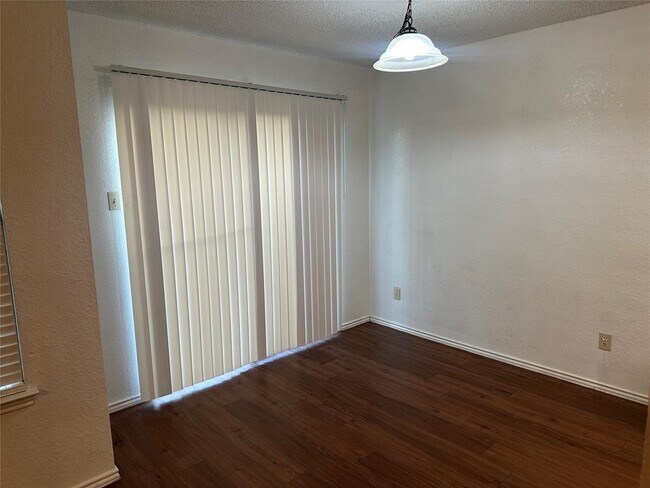 Photo - 16303 Edgemere Dr