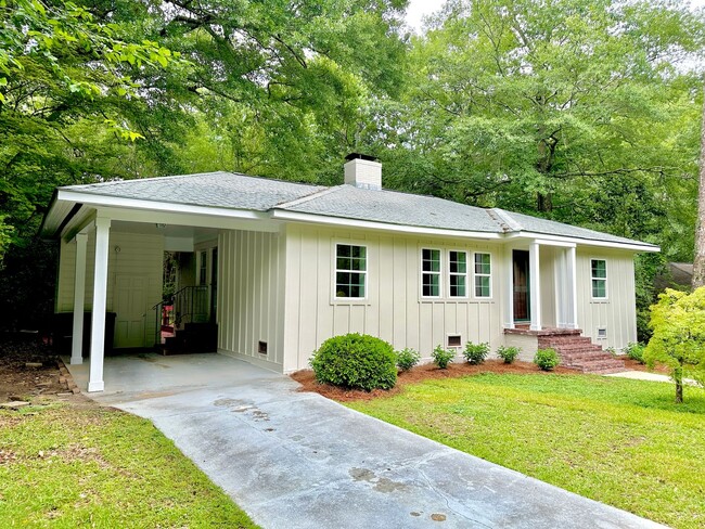 Photo - Super Cute Cottage 1 mile from Toomers Corner