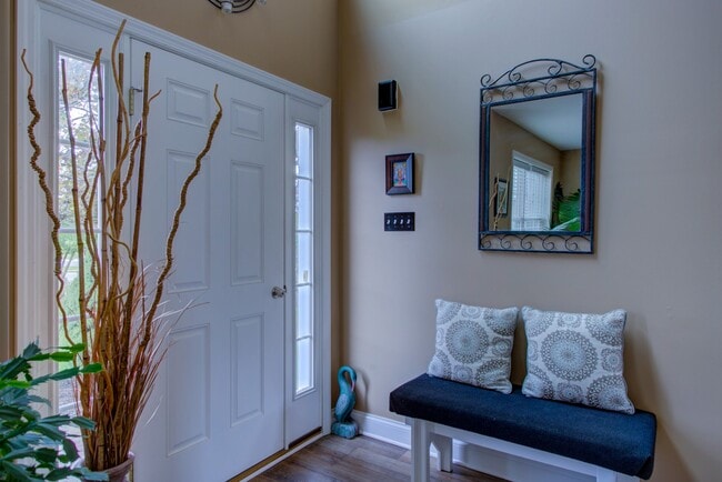 Photo - 326 Darlington Ct