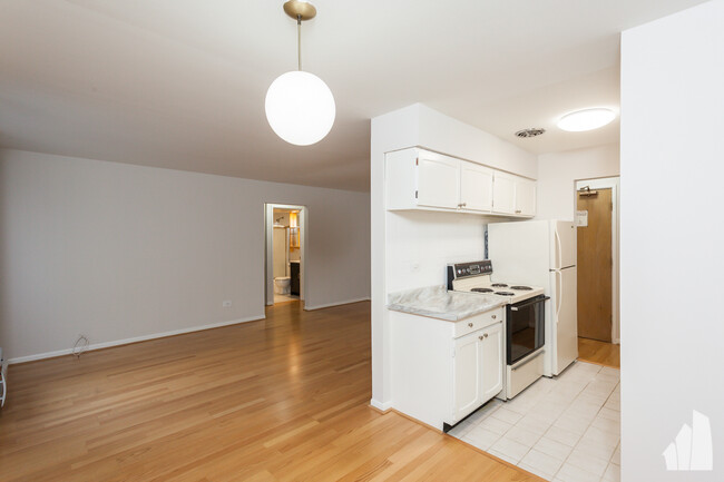 Photo - 420 W Aldine Ave Condo Unit 404