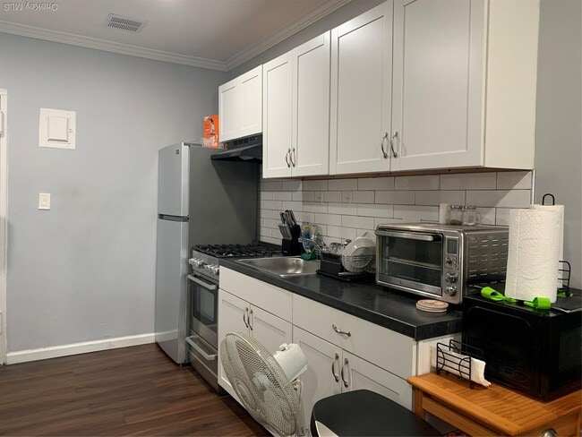 Photo - 21-29 Audrey Ave Unit 2