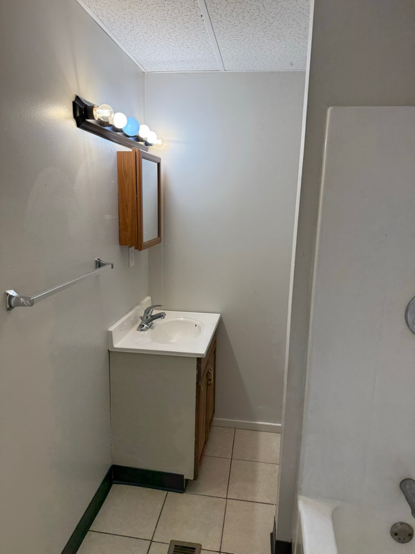 Photo - 505 6th St NE Unit downstairs