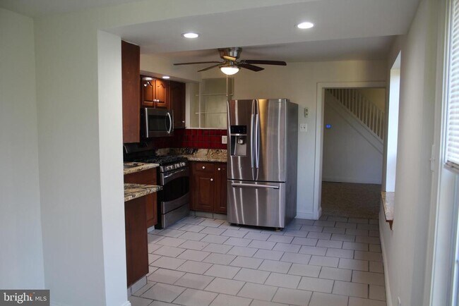 Photo - 204 Maple St