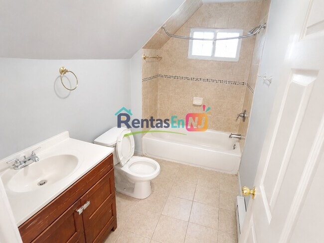 Photo - 214 Littleton Ave Unidad 3