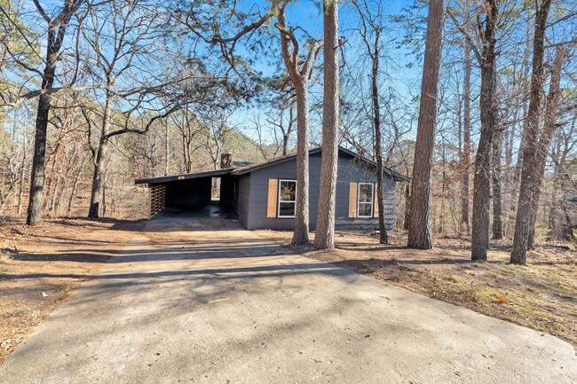 Building Photo - Freshly Remodeled 2 Bed 1.5 Bath home with large deck