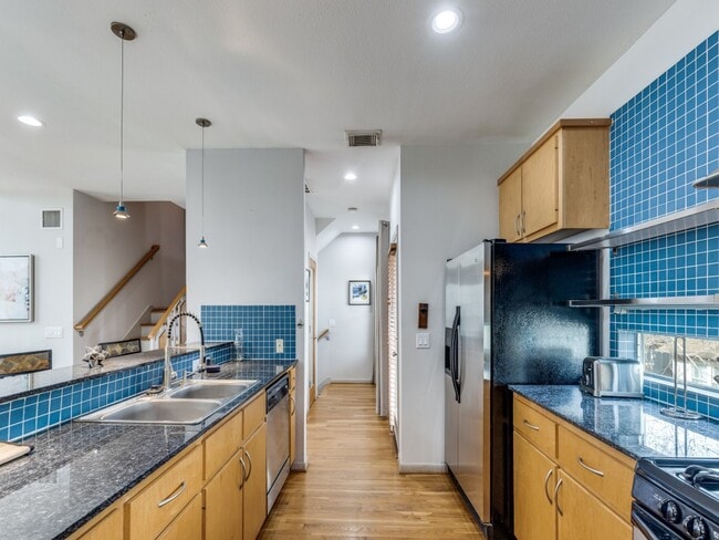 Building Photo - 5219 Kiam St Unit F