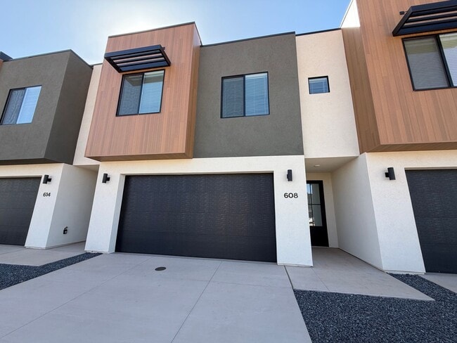 Photo - 608 Hemsworth Ln