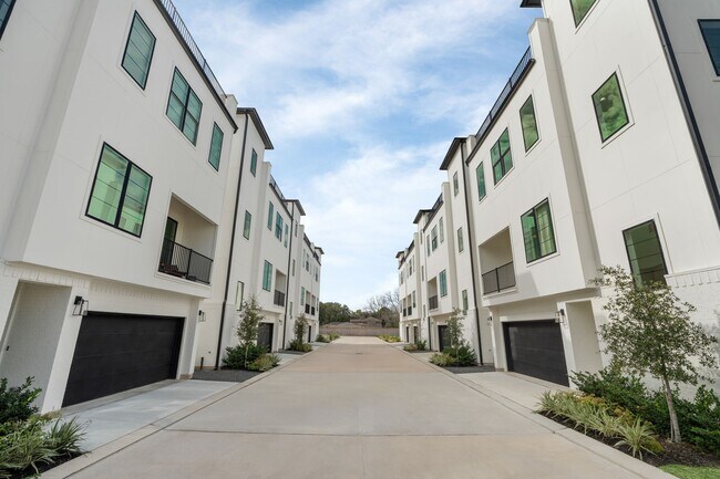 Photo - 8707 Ojeman Villas Dr