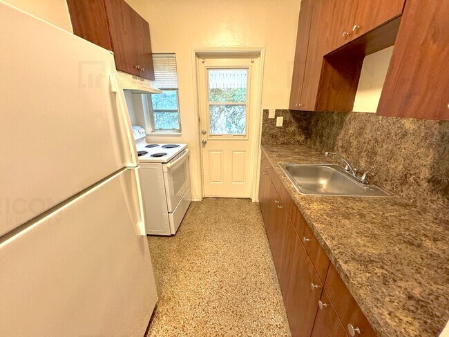 Photo - 501 SE 12th Ct