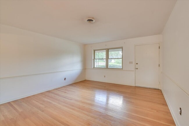 Photo - 1654 Pendleton Rd