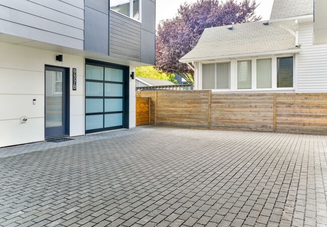 Photo - Modern 3 bed/ 2.5 bath townhome in Ballard!