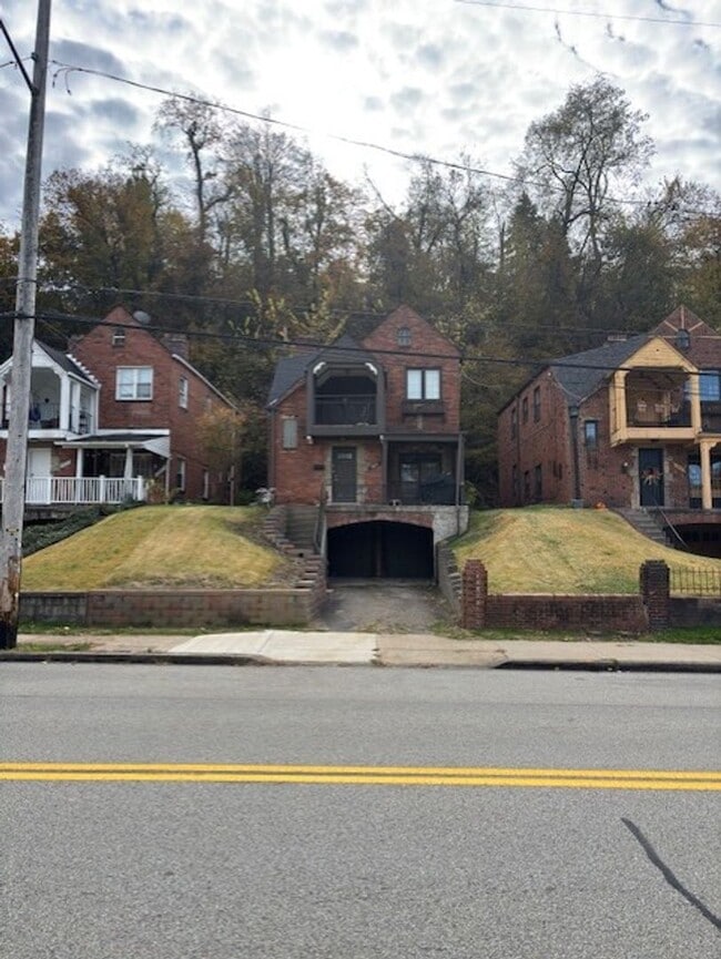 3809 Beechwood Blvd