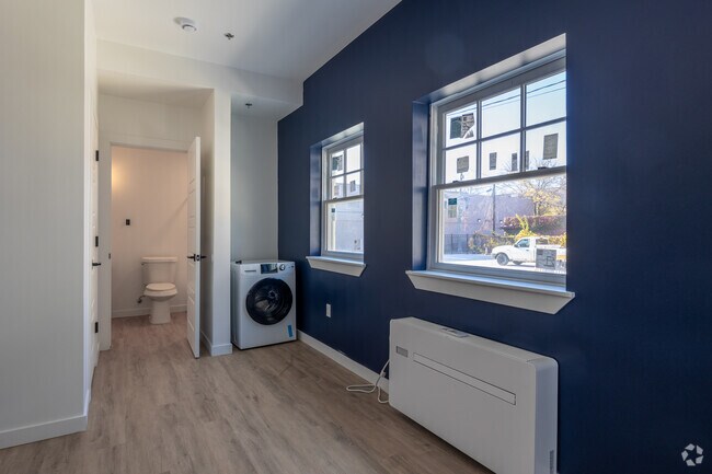 Studio, 1BA - 450SF - In-Unit Laundry