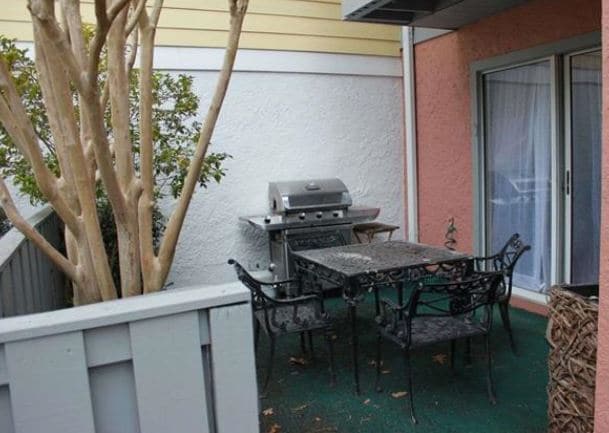 Photo - 2-Story Townhome WALKING DISTANCE TO THE BEACH! COMMUNITY POOL!