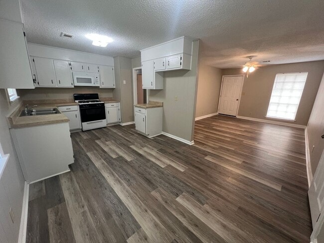 Photo - 3 bedroom 1 bathroom off Kicker Rd