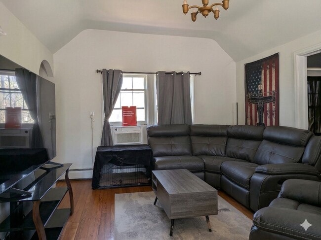 Photo - 900 Cherry Alley